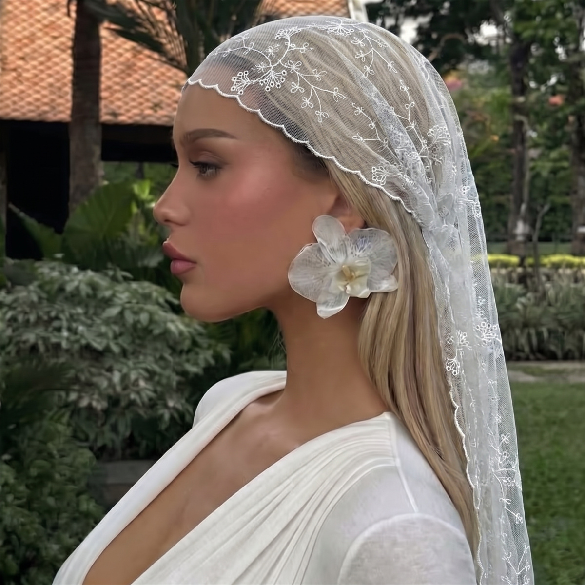 Ascot Neck Scarf - 白い花柄レースメッシュヘッドスカーフ女性用シアーチュールタイバックバンダナヘアラップエレガントネックスカーフブライダルビーチヒジャブヘッドスカーフ