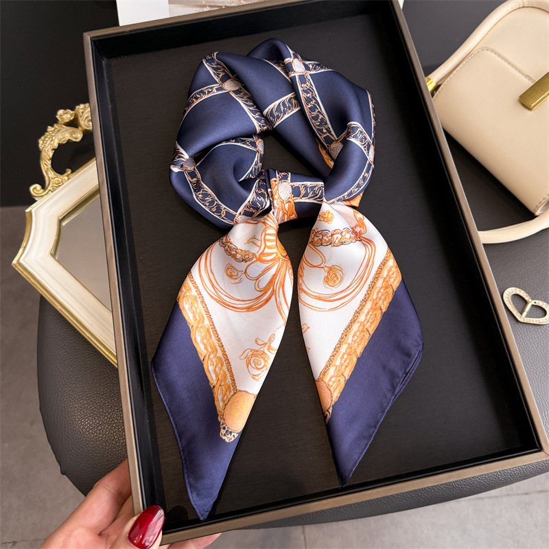 ブルークラシックチェーンプリントスクエアシルクスカーフ女性カ - Ascot Neck Scarf のレビューと価格
