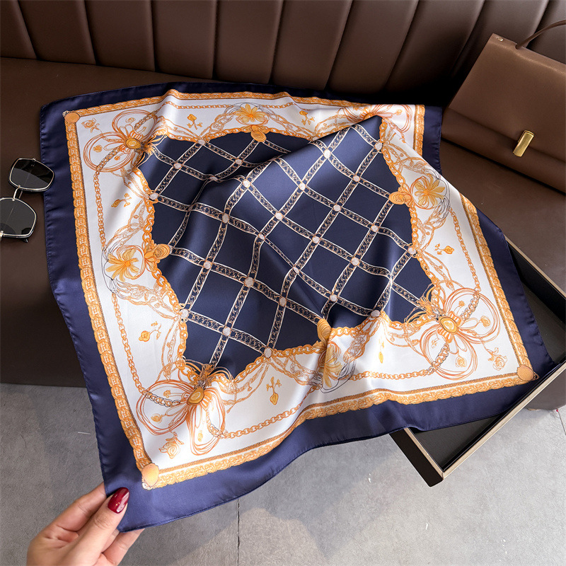 ブルークラシックチェーンプリントスクエアシルクスカーフ女性カ - Ascot Neck Scarf のレビューと価格
