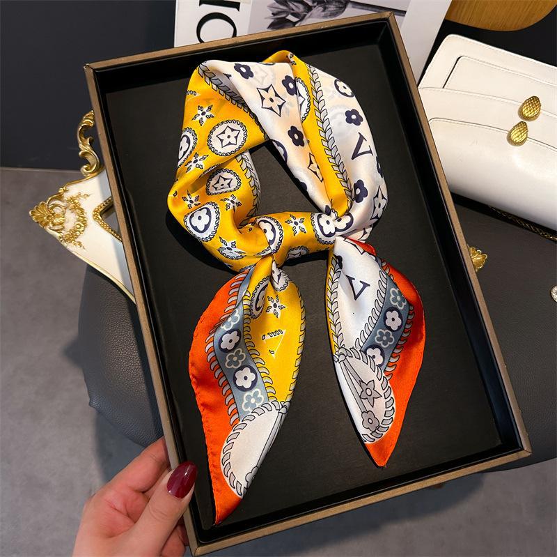 70 センチメートル正方形スカーフ女性のためのレトロプリント - Ascot Neck Scarf のレビューと価格